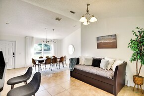 Lanai & Fire Pit: Peaceful Palm Coast Home!