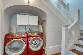 Oakland Vacation Rental ~ 10 Mi to San Francisco!