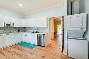 Bright Naples Vacation Rental: Close to Waterfront