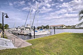 Bright Naples Vacation Rental: Close to Waterfront