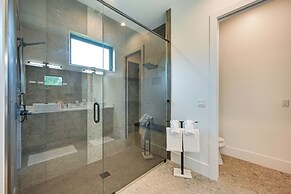 Contemporary Naples Home w/ Outdoor Kitchen & Pool