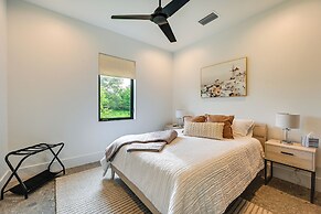 Contemporary Naples Home w/ Outdoor Kitchen & Pool