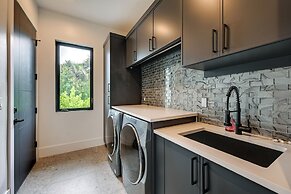 Contemporary Naples Home w/ Outdoor Kitchen & Pool