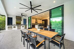 Contemporary Naples Home w/ Outdoor Kitchen & Pool