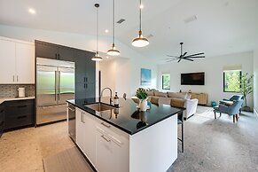 Contemporary Naples Home w/ Outdoor Kitchen & Pool