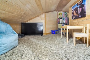 Private Hot Tub & Pond: Conifer Log Cabin
