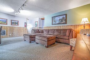 Mammoth Lakes Condo w/ Fireplace & Mountain Views