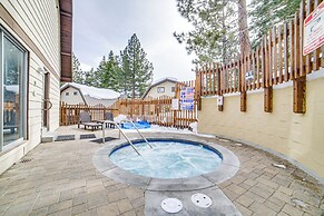 Mammoth Lakes Condo w/ Fireplace & Mountain Views
