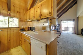 Mammoth Lakes Condo w/ Fireplace & Mountain Views