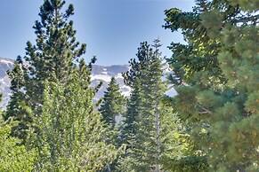 Mammoth Lakes Condo w/ Fireplace & Mountain Views
