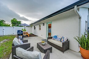 Sunny Florida Escape w/ Patio, Grill & Fire Pit!