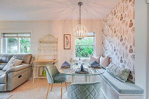 Sunny Florida Escape w/ Patio, Grill & Fire Pit!