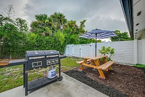 Sunny Florida Escape w/ Patio, Grill & Fire Pit!