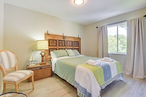 Palmetto Escape w/ Balcony - Walk to Marina!