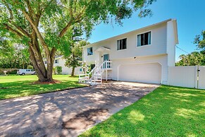 Palmetto Escape w/ Balcony - Walk to Marina!