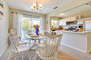 Palmetto Escape w/ Balcony - Walk to Marina!