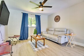 Palmetto Escape w/ Balcony - Walk to Marina!