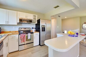 Palmetto Escape w/ Balcony - Walk to Marina!