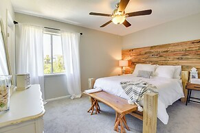 Palmetto Escape w/ Balcony - Walk to Marina!