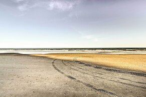 Walk to Coast: North Myrtle Beach Condo w/ Pool!