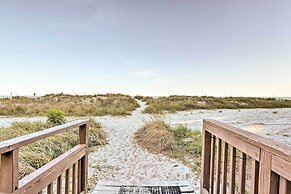 Walk to Coast: North Myrtle Beach Condo w/ Pool!