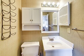 Walk to Coast: North Myrtle Beach Condo w/ Pool!