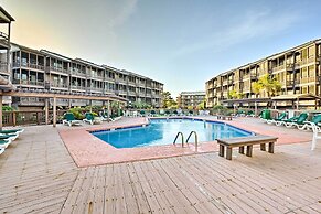 Walk to Coast: North Myrtle Beach Condo w/ Pool!