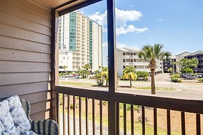 Walk to Coast: North Myrtle Beach Condo w/ Pool!