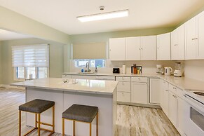 Charming Omaha Getaway - 3 Mi to Baxter Arena!
