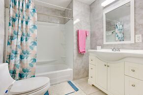 Charming Omaha Getaway - 3 Mi to Baxter Arena!