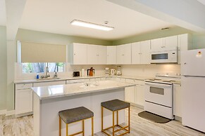 Charming Omaha Getaway - 3 Mi to Baxter Arena!