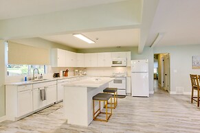 Charming Omaha Getaway - 3 Mi to Baxter Arena!