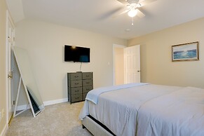 Lakefront Raleigh Retreat ~ 7 Mi to Downtown!