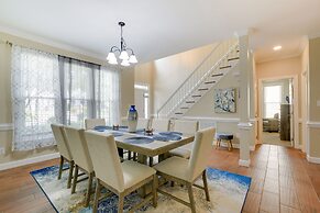 Lakefront Raleigh Retreat ~ 7 Mi to Downtown!