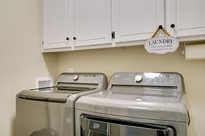 Lakefront Raleigh Retreat ~ 7 Mi to Downtown!