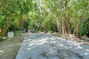 Key Largo Getaway w/ Bay Views + Pool Access!