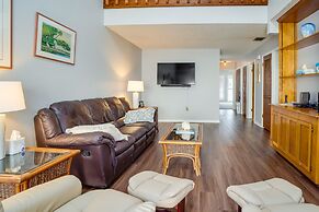 Walk to Restaurants: Downtown Leesburg Townhome!