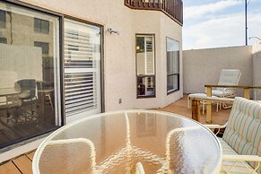 Walk to Restaurants: Downtown Leesburg Townhome!