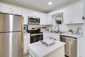 Condo on Beach w/ Balcony in Gulf Shores!