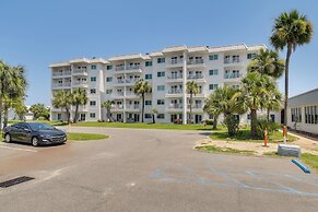 Condo on Beach w/ Balcony in Gulf Shores!