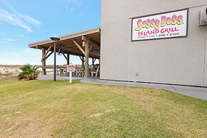 Condo on Beach w/ Balcony in Gulf Shores!