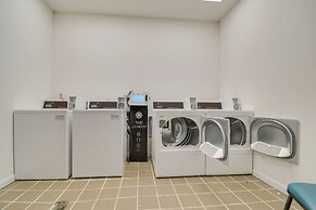 Condo on Beach w/ Balcony in Gulf Shores!