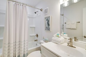 Condo on Beach w/ Balcony in Gulf Shores!