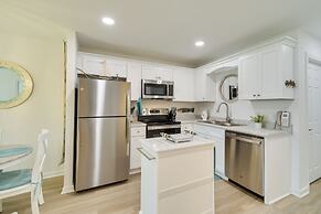 Condo on Beach w/ Balcony in Gulf Shores!