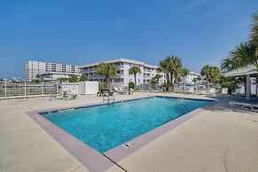 Condo on Beach w/ Balcony in Gulf Shores!