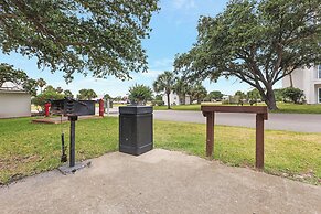 Condo on Beach w/ Balcony in Gulf Shores!