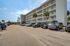 Condo on Beach w/ Balcony in Gulf Shores!