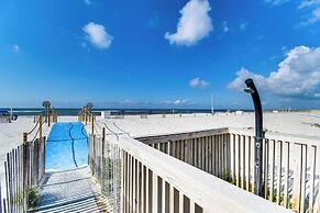 Beachfront Condo in Gulf Shores w/ Pool Access!