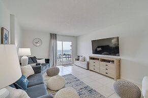 Beachfront Condo in Gulf Shores w/ Pool Access!