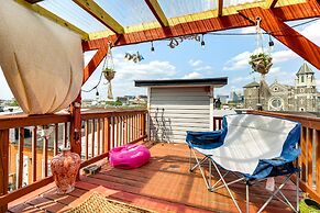 Quirky Baltimore Townhome ~ 2 Mi to Inner Harbor